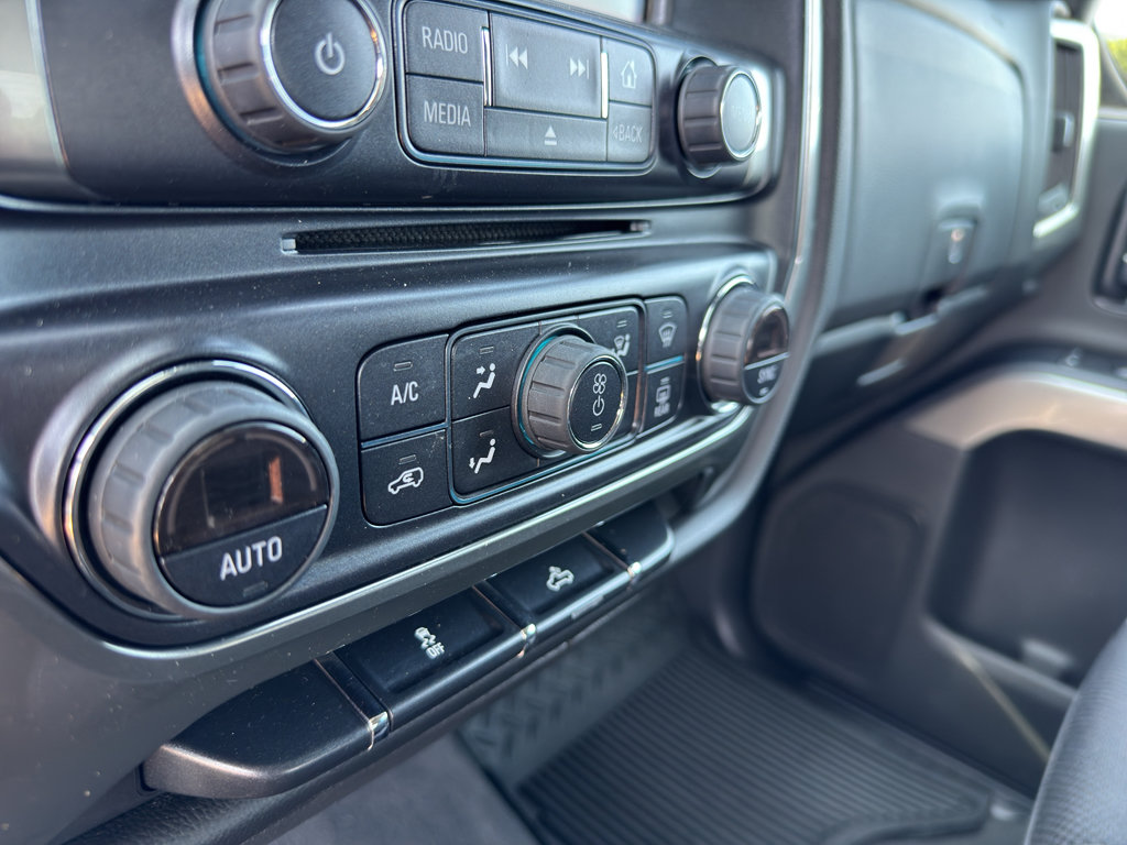 Used 2018 Chevrolet Silverado 1500 LT w/ All Star Edition AWD/4WD image 17