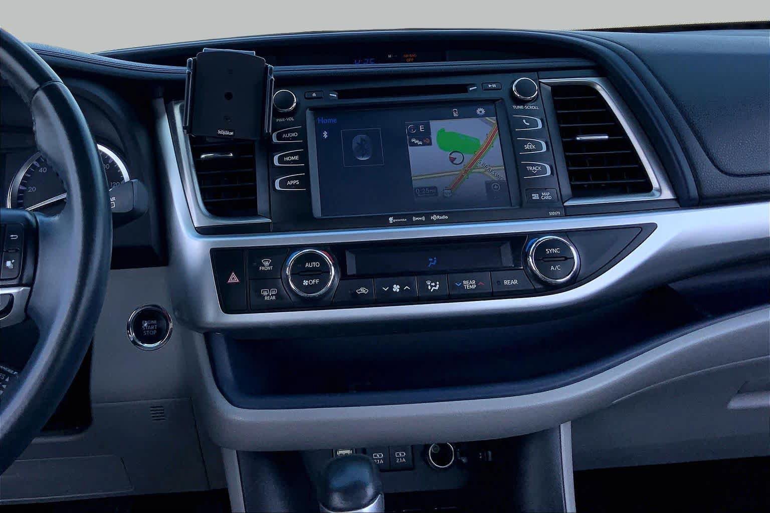 Used 2018 Toyota Highlander XLE FWD image 7