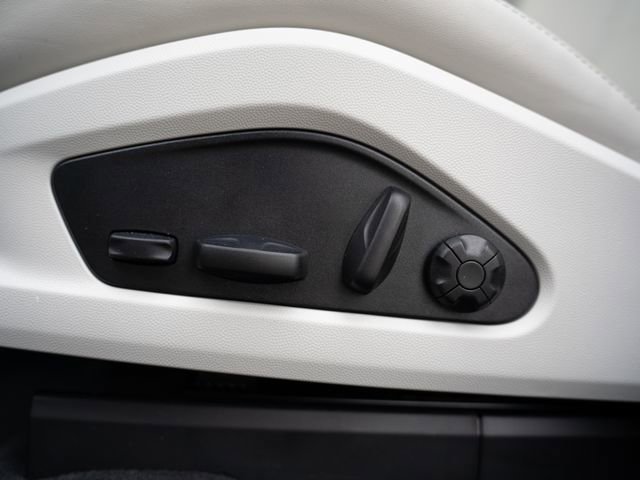 Certified 2025 Porsche Macan 4 Electric image 21