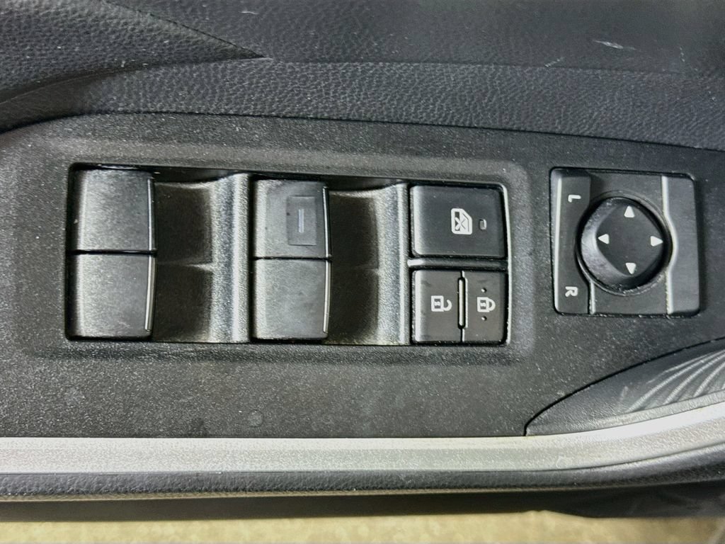 Certified 2020 Toyota RAV4 XLE w/ Convenience Package AWD/4WD image 17