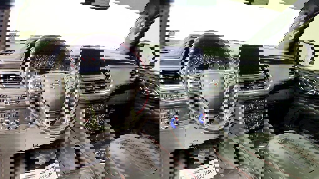 Used 2021 Chevrolet Suburban RST w/ Luxury Package image 13