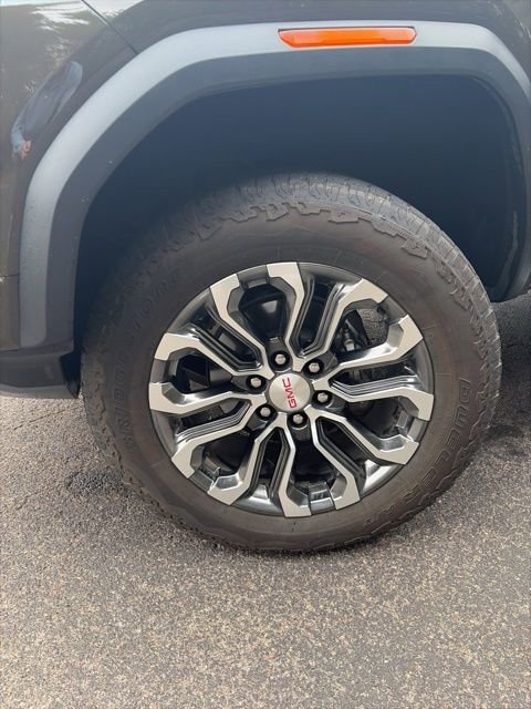 Used 2024 GMC Canyon Denali image 34