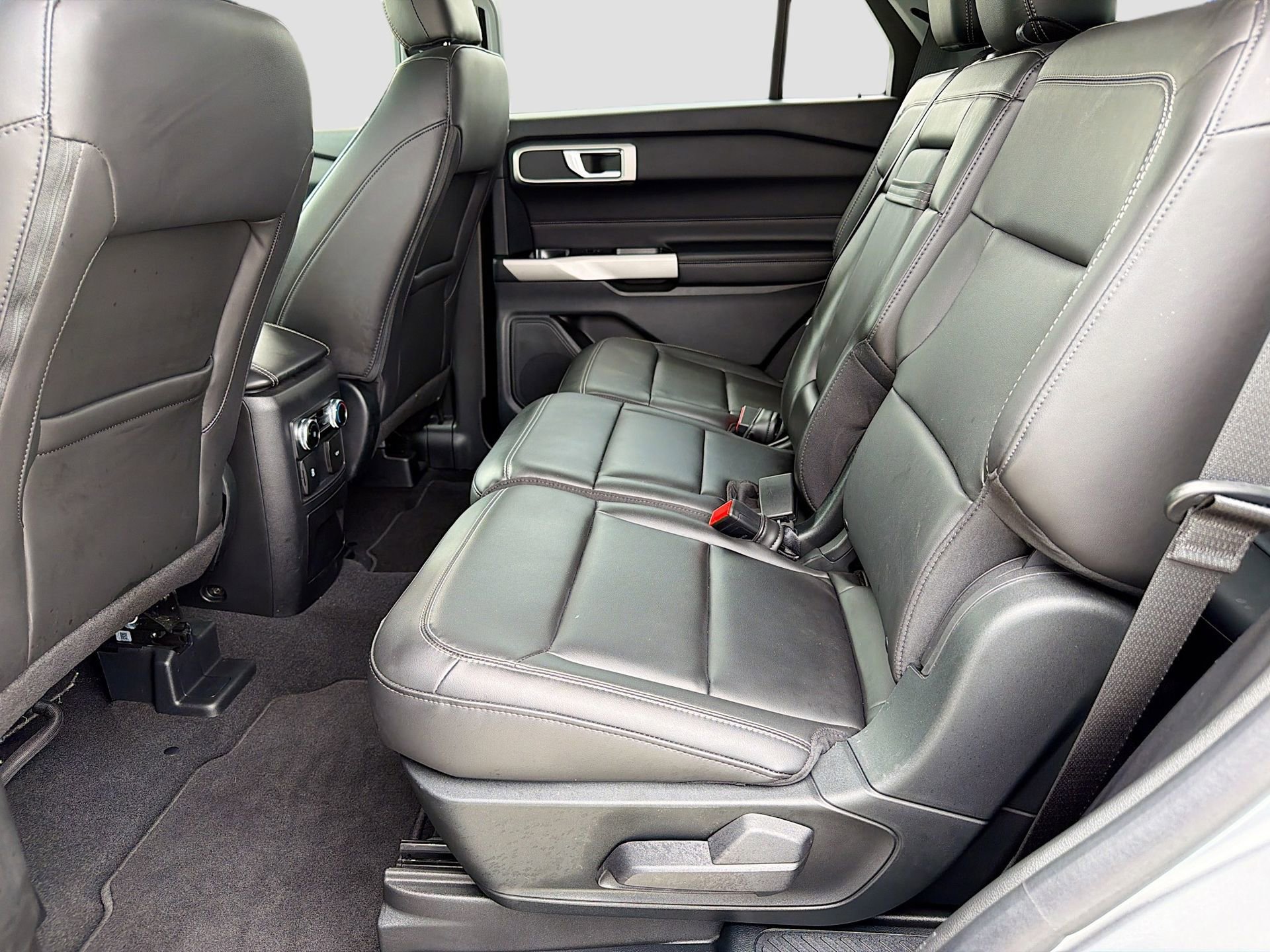 Used 2023 Ford Explorer XLT w/ Equipment Group 202A image 28