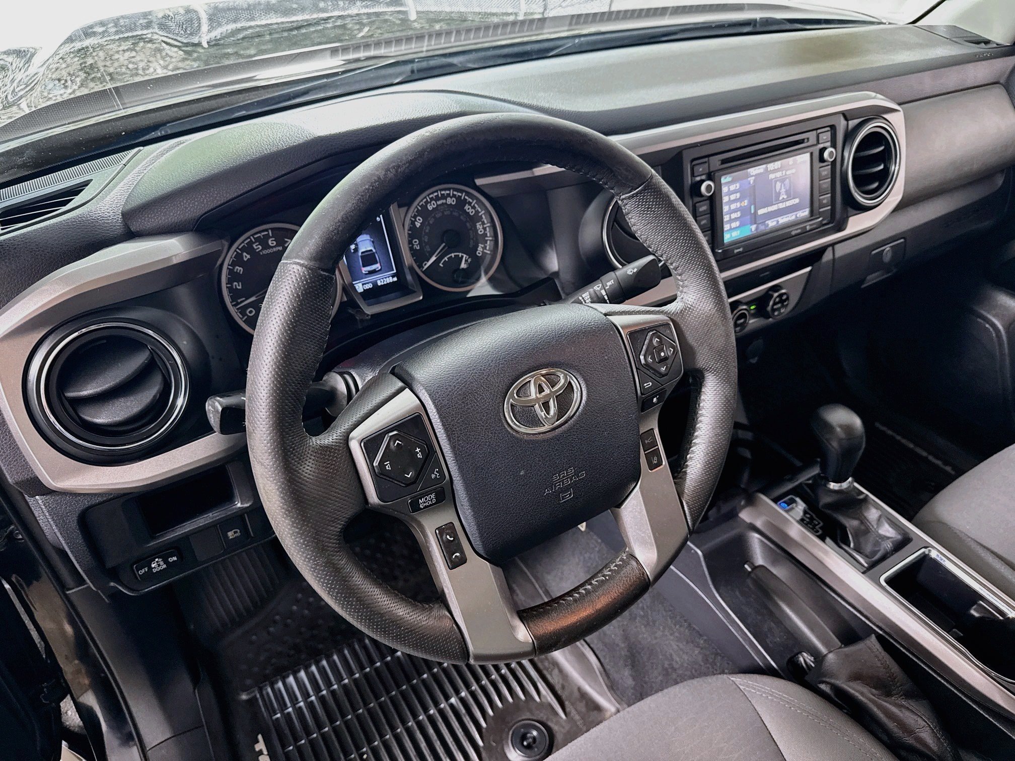 Used 2018 Toyota Tacoma SR5 AWD/4WD image 22