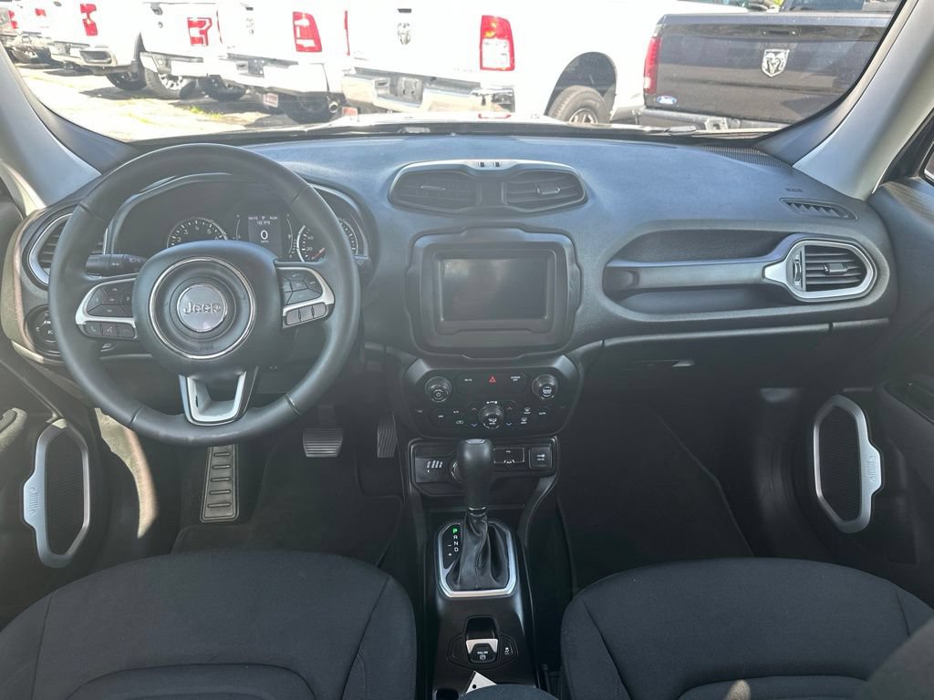 Used 2018 Jeep Renegade Latitude AWD/4WD image 18