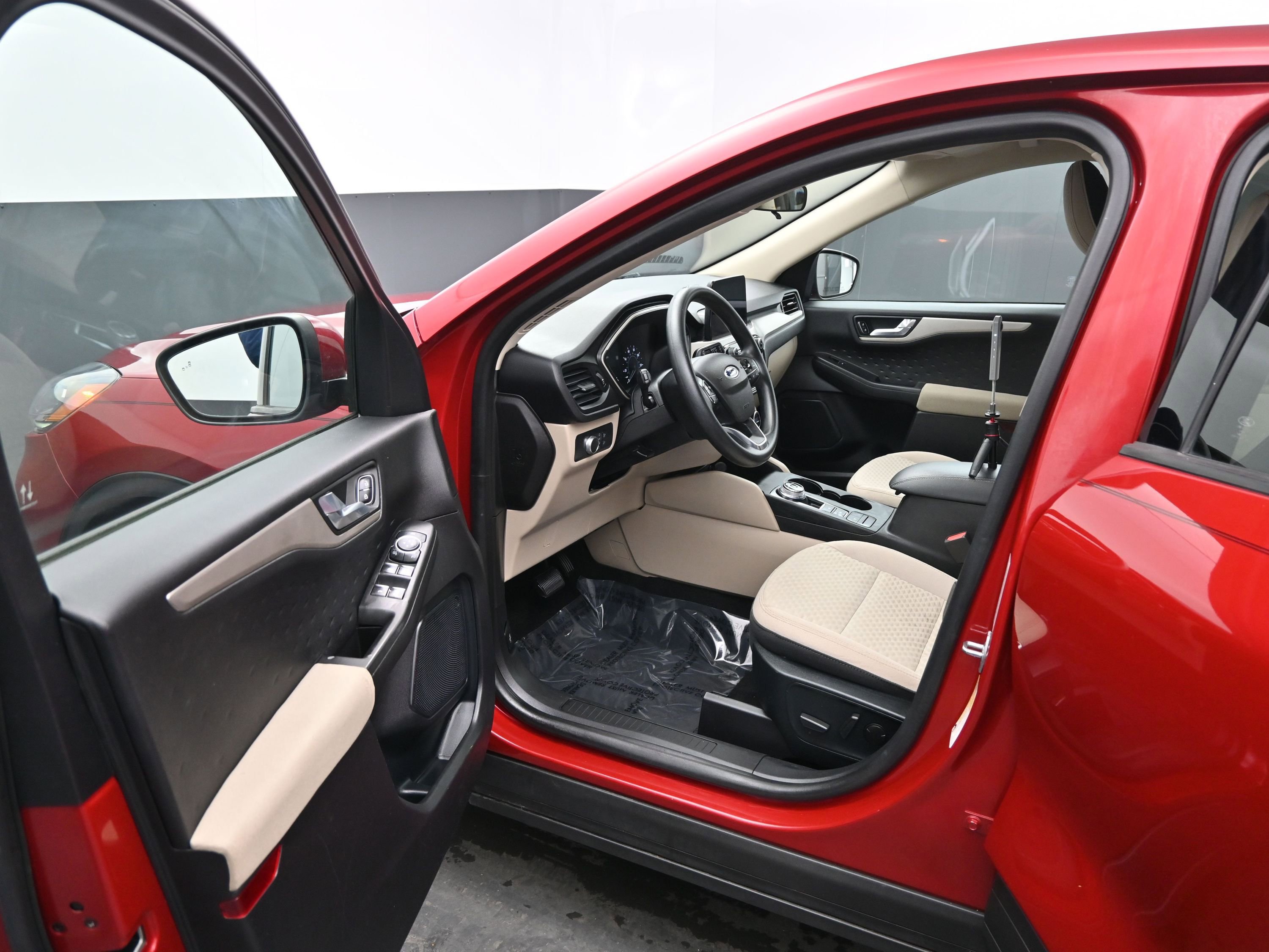 Used 2020 Ford Escape SE image 11