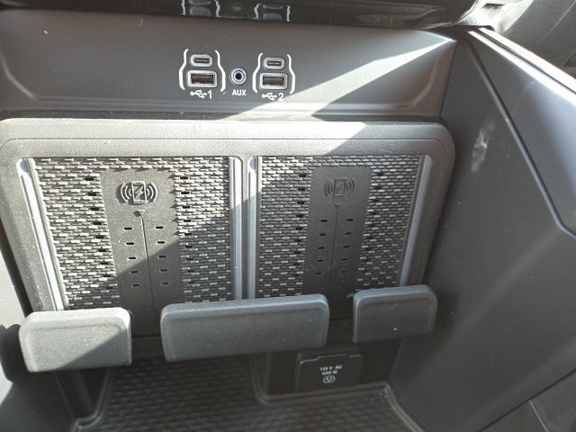 Used 2025 RAM 2500 Laramie AWD/4WD image 12