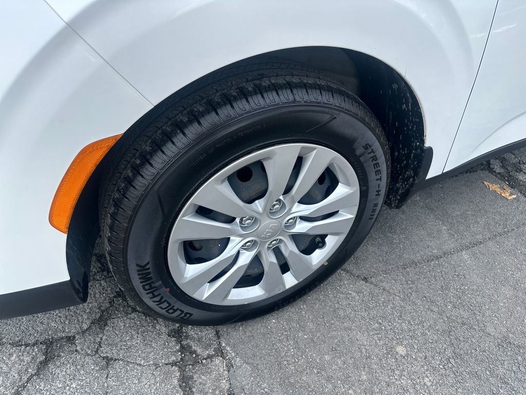 Used 2020 Kia Soul LX image 2