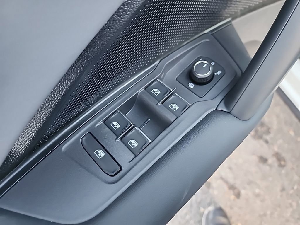 New 2026 Volkswagen Tiguan SE image 10