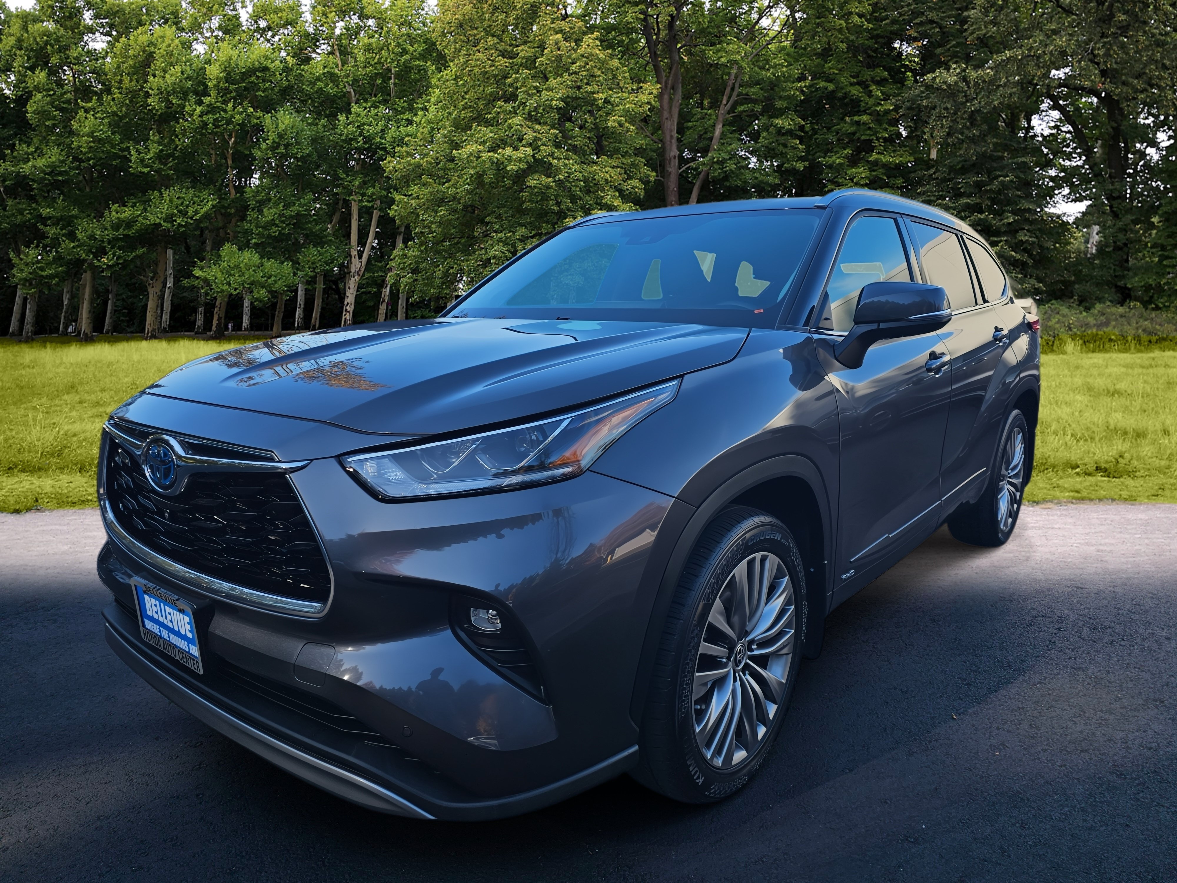Used 2022 Toyota Highlander Platinum AWD/4WD image 3