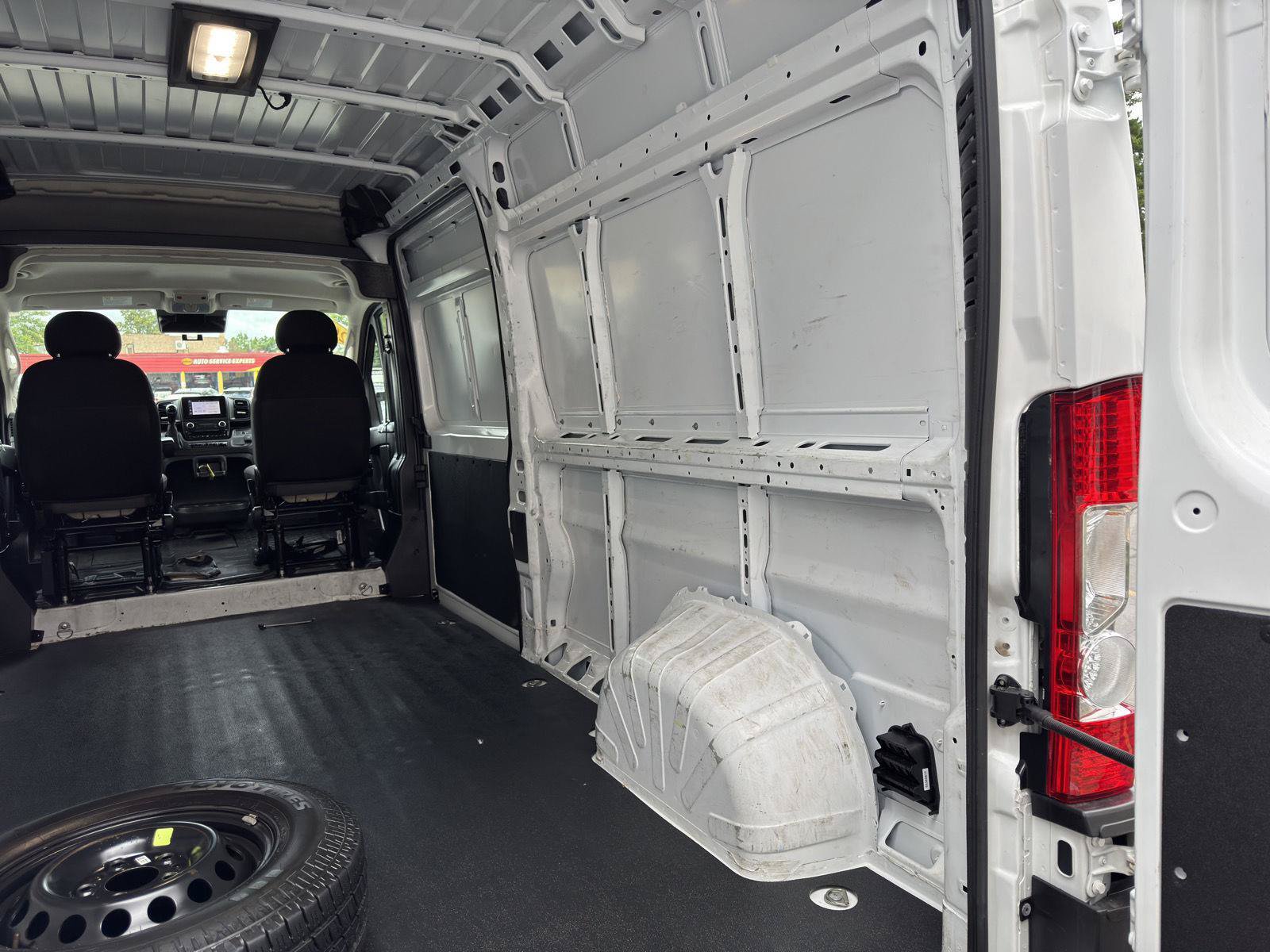 Used 2025 RAM ProMaster 2500 w/ Convenience Group FWD image 11