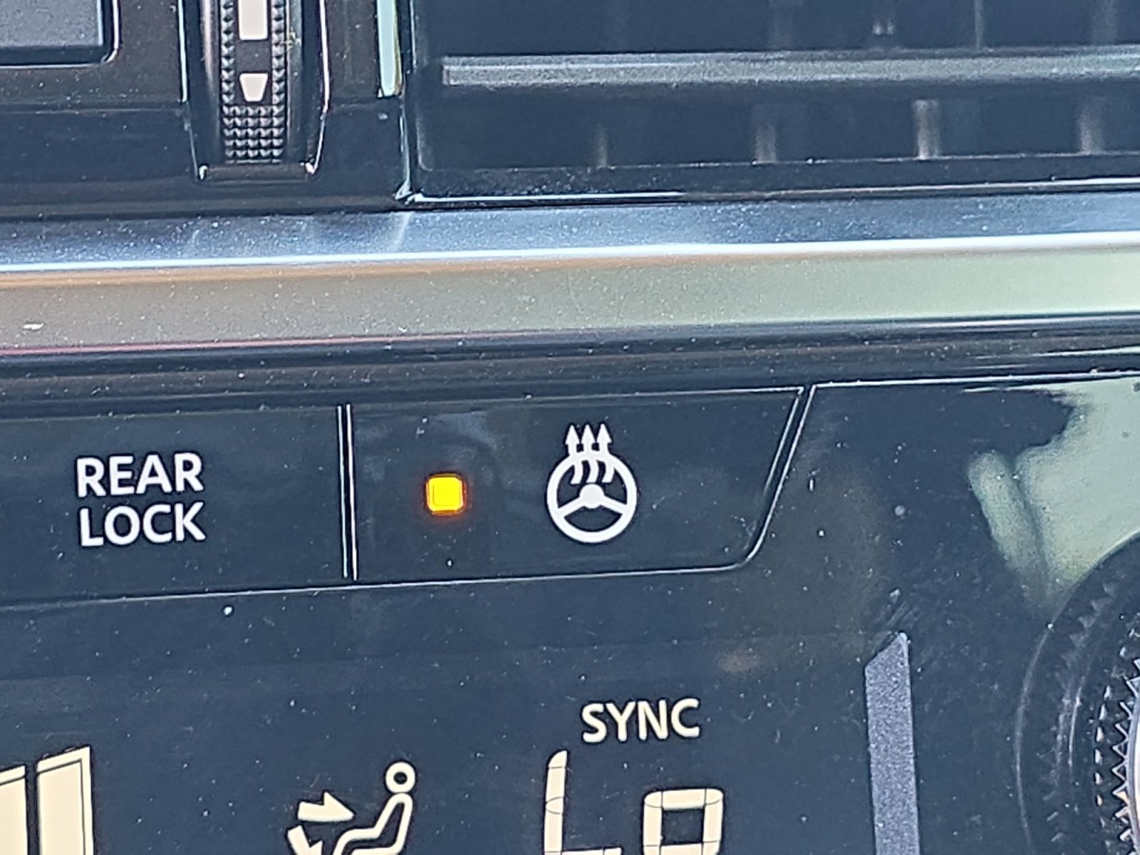 Used 2024 Nissan Pathfinder Platinum image 27