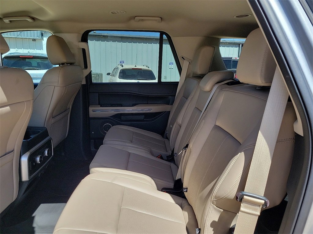 Used 2022 Ford Expedition XLT image 16