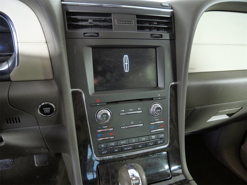 Used 2015 Lincoln Navigator Base image 20