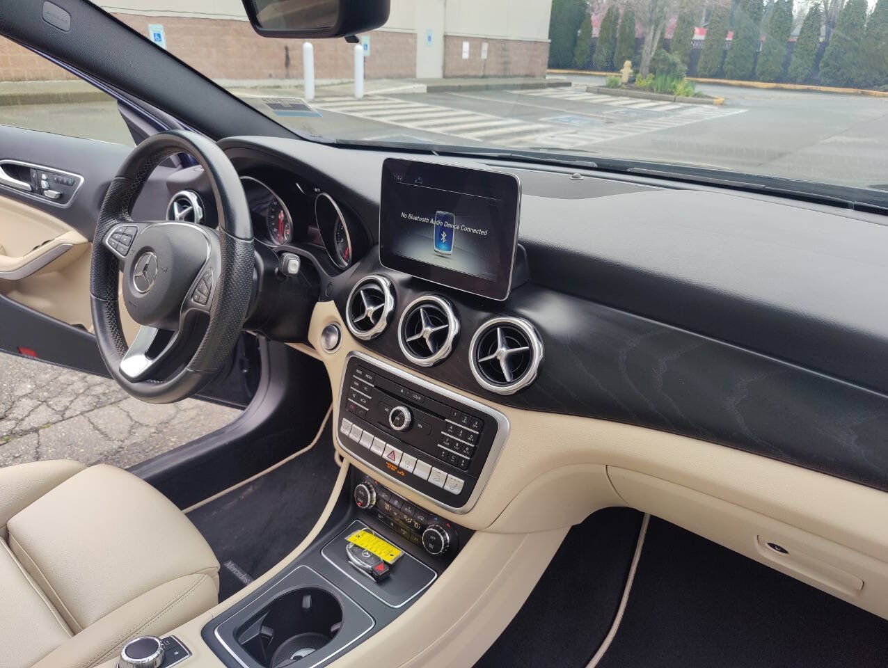 Used 2019 Mercedes-Benz GLA 250 4MATIC w/ Premium Package image 15