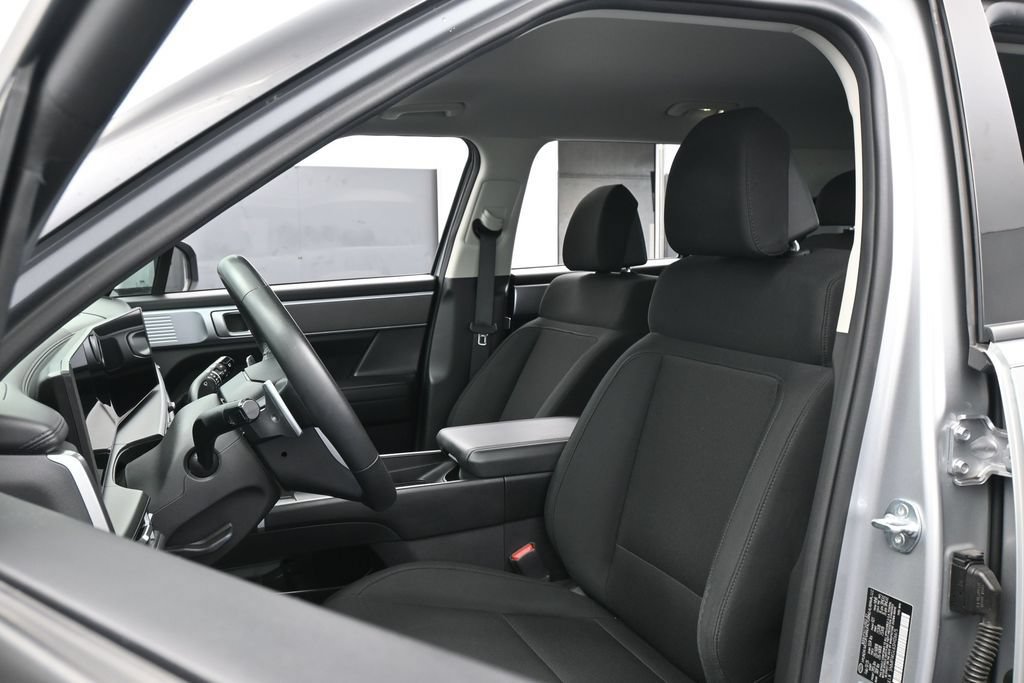 Used 2025 Hyundai Santa Fe SE FWD image 10