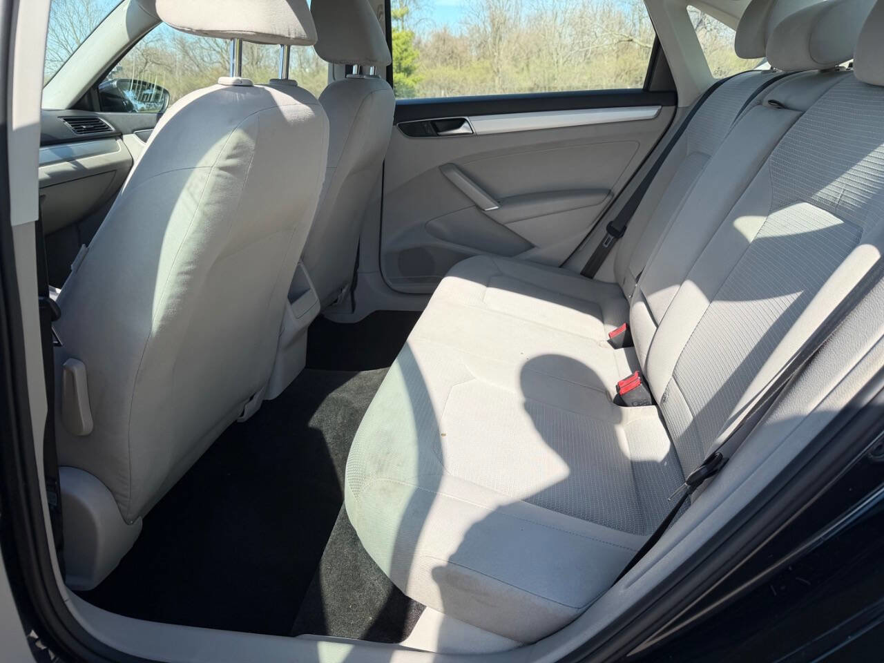 Used 2017 Volkswagen Passat 1.8T S image 9