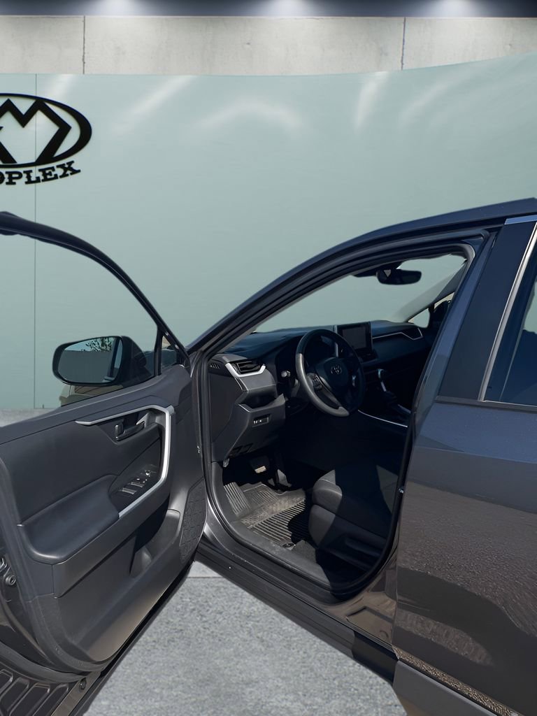 Used 2024 Toyota RAV4 LE image 9