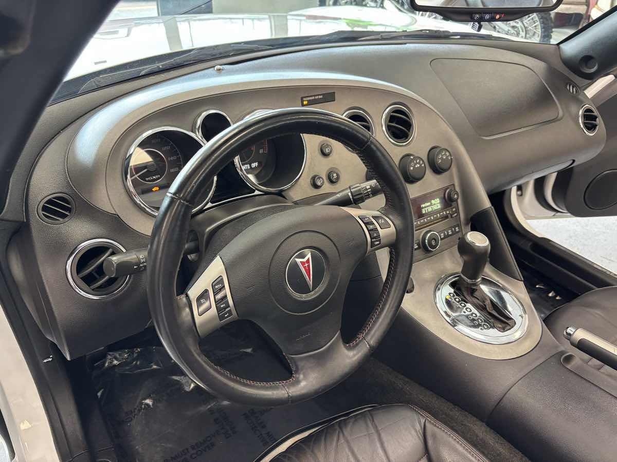 Used 2009 Pontiac Solstice GXP w/ Premium Package image 23