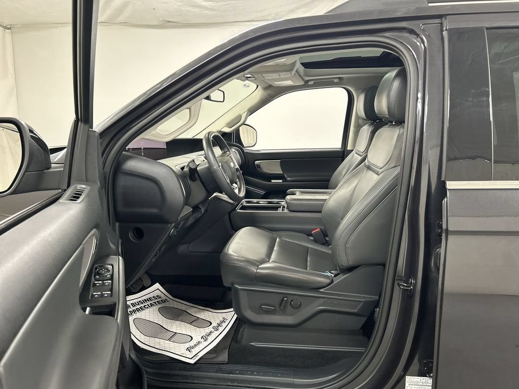 Used 2025 Ford Expedition Active AWD/4WD image 9