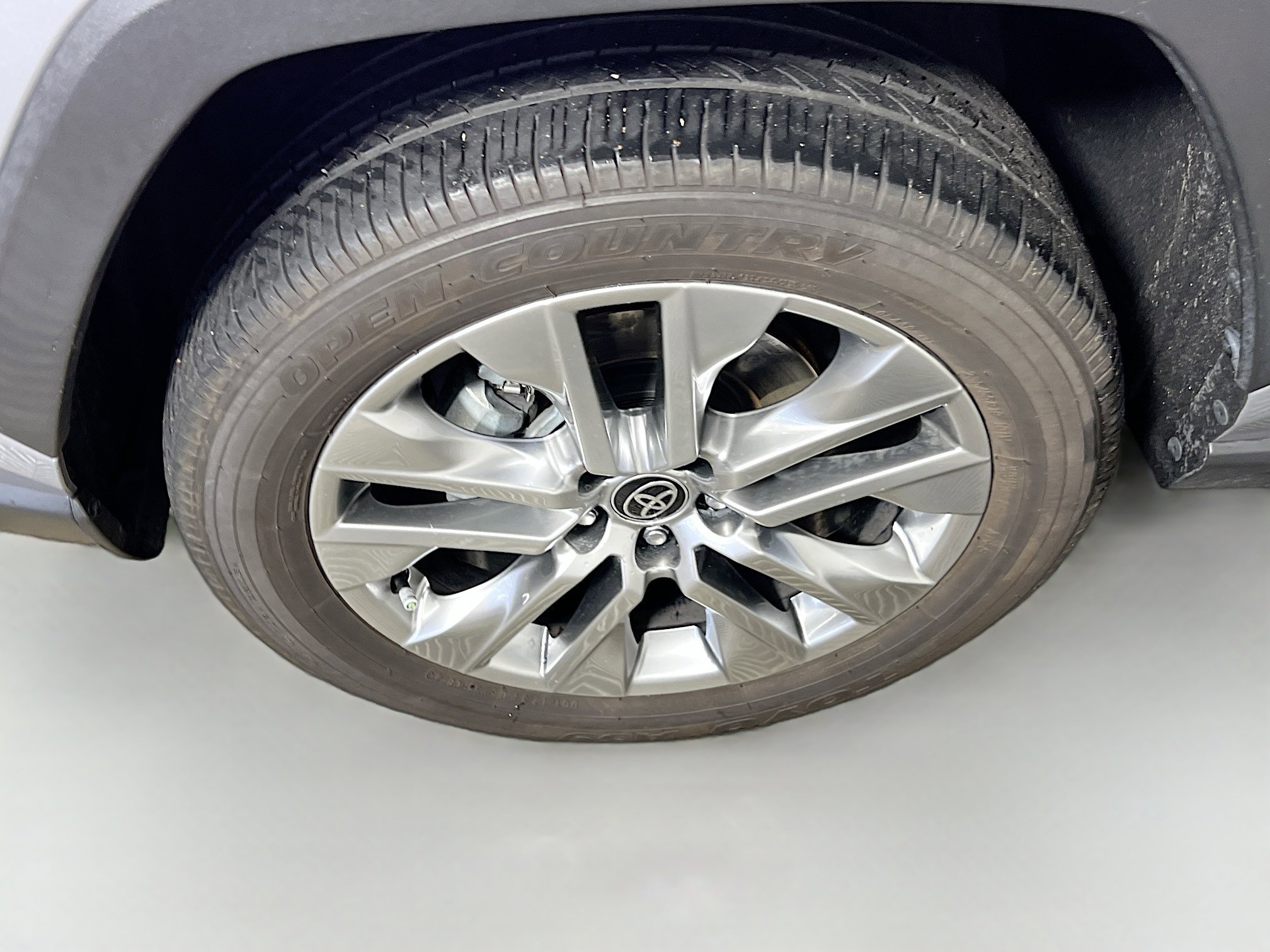 Used 2022 Toyota RAV4 XLE Premium image 14