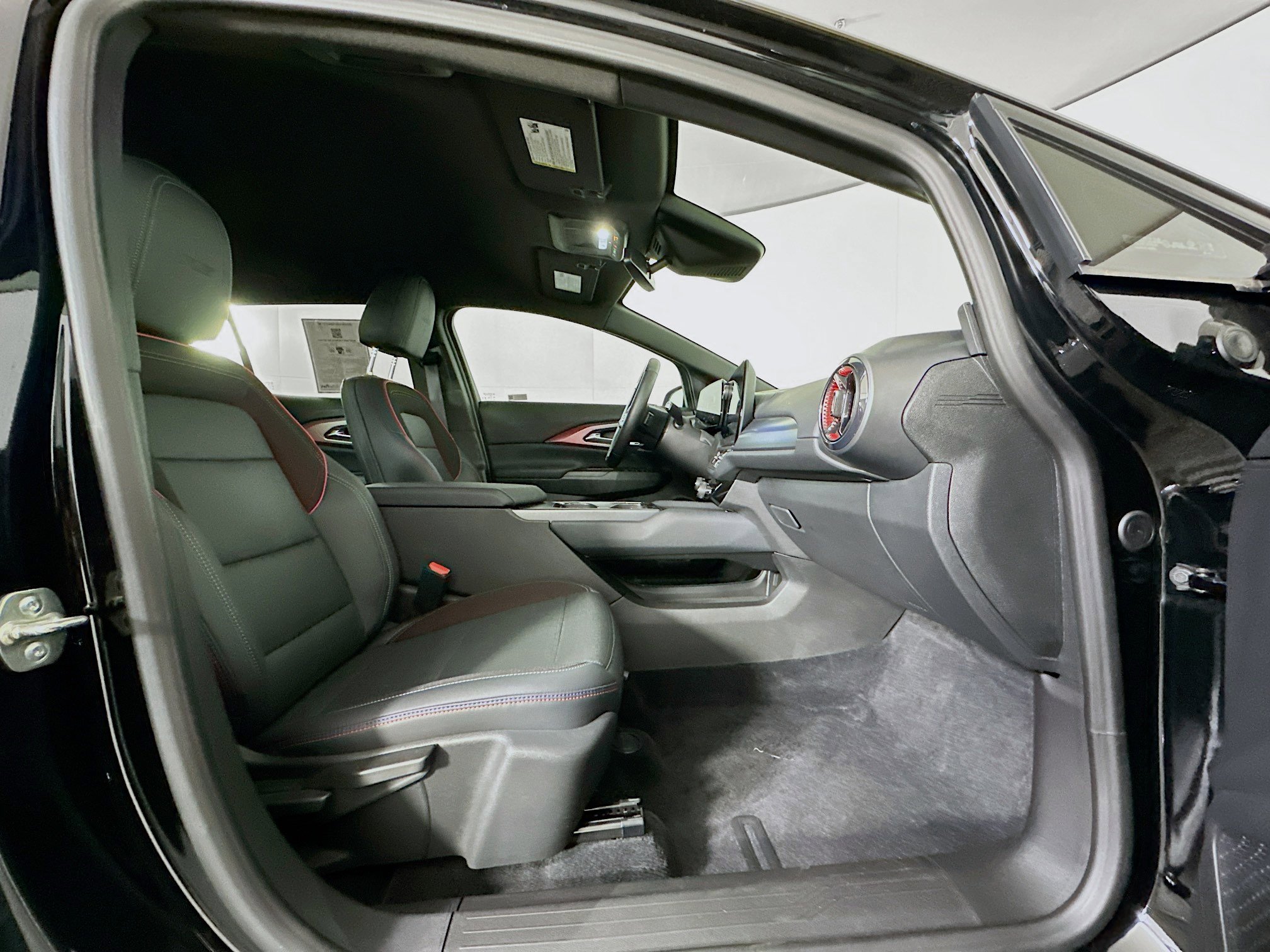 Used 2024 Chevrolet Equinox EV RS FWD image 32