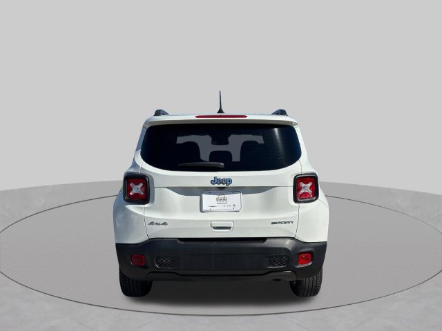 Used 2022 Jeep Renegade Sport w/ Sport Appearance Group AWD/4WD image 4