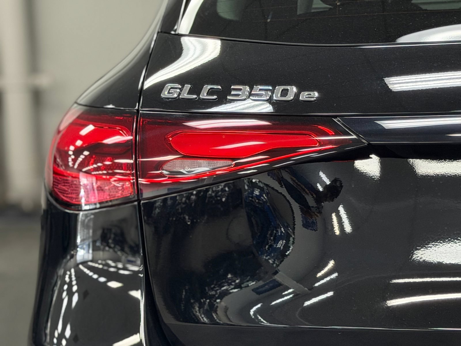 Used 2025 Mercedes-Benz GLC 350e 4MATIC image 13