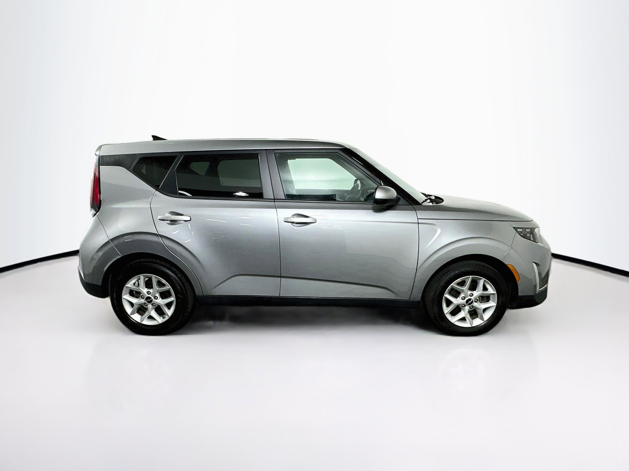Used 2025 Kia Soul LX w/ LX Technology Package FWD image 10