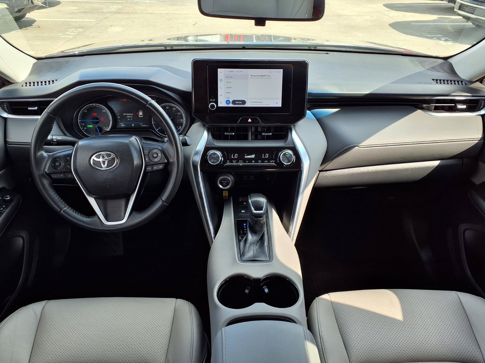 Used 2024 Toyota Venza LE AWD/4WD image 4