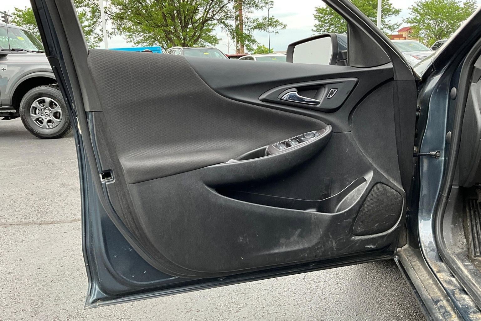 Used 2021 Chevrolet Malibu RS FWD image 18