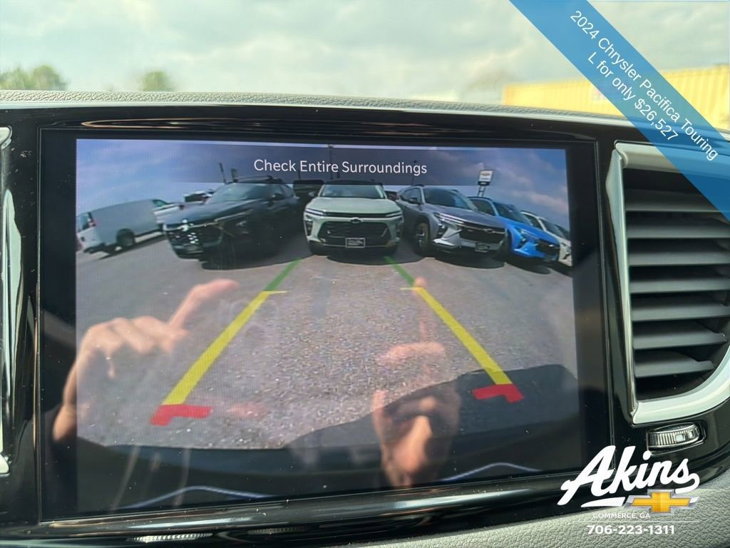 Used 2024 Chrysler Pacifica Touring-L image 25