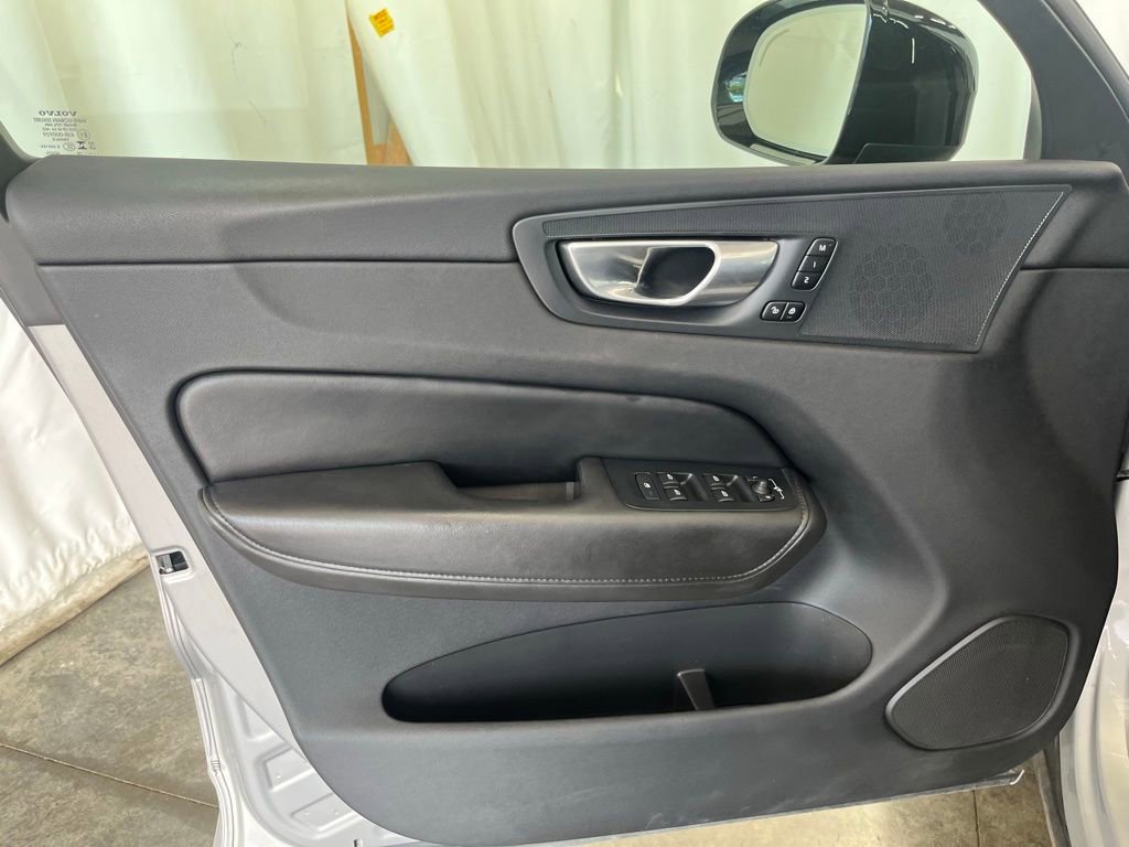 Used 2024 Volvo XC60 B5 Core image 7