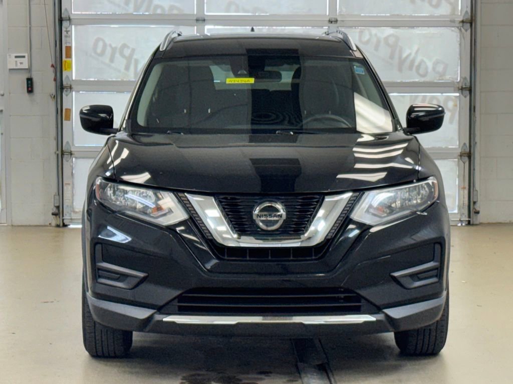 Used 2020 Nissan Rogue SV image 2