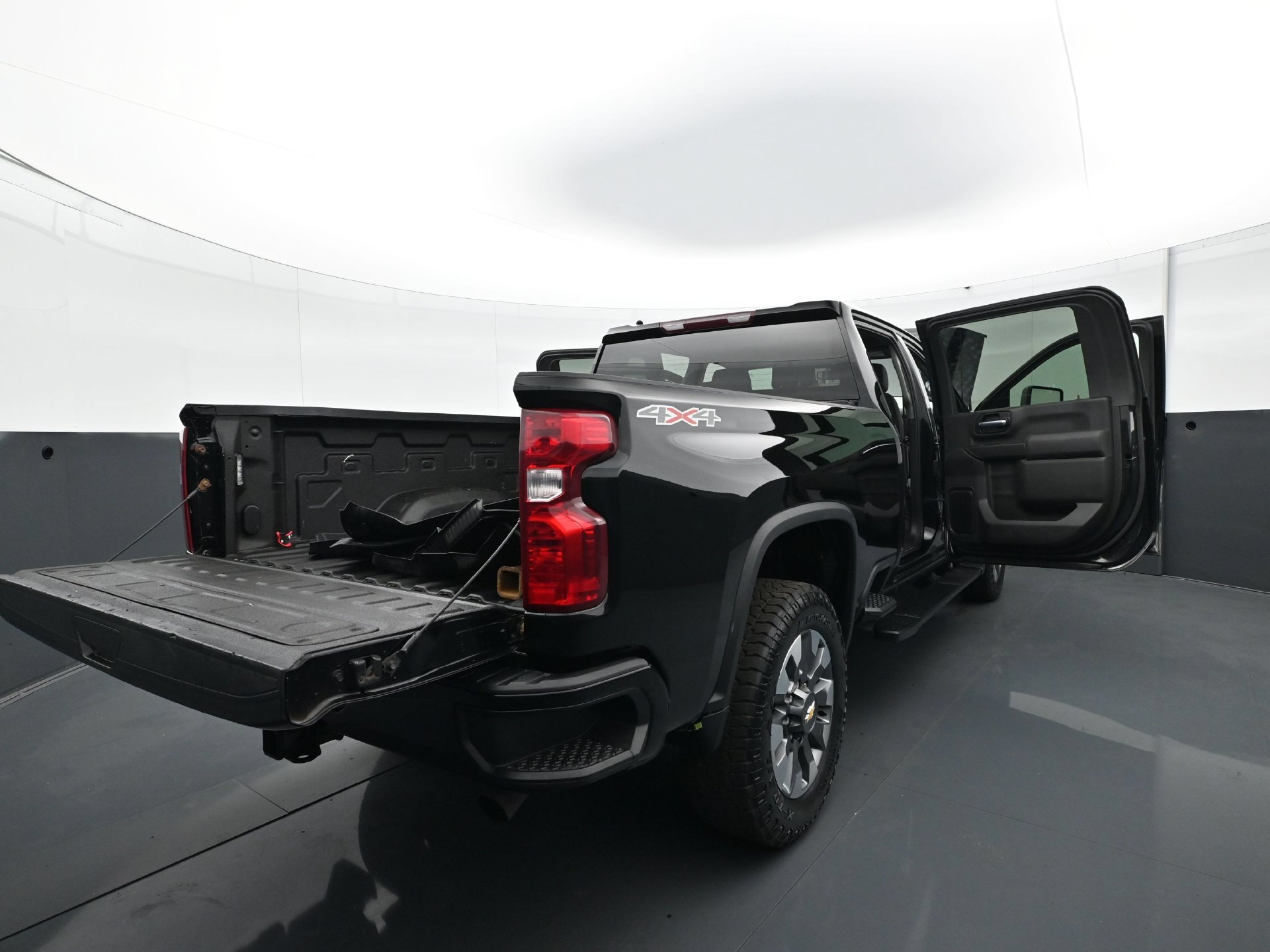 Used 2022 Chevrolet Silverado 2500 Custom w/ Custom Value Package AWD/4WD image 32