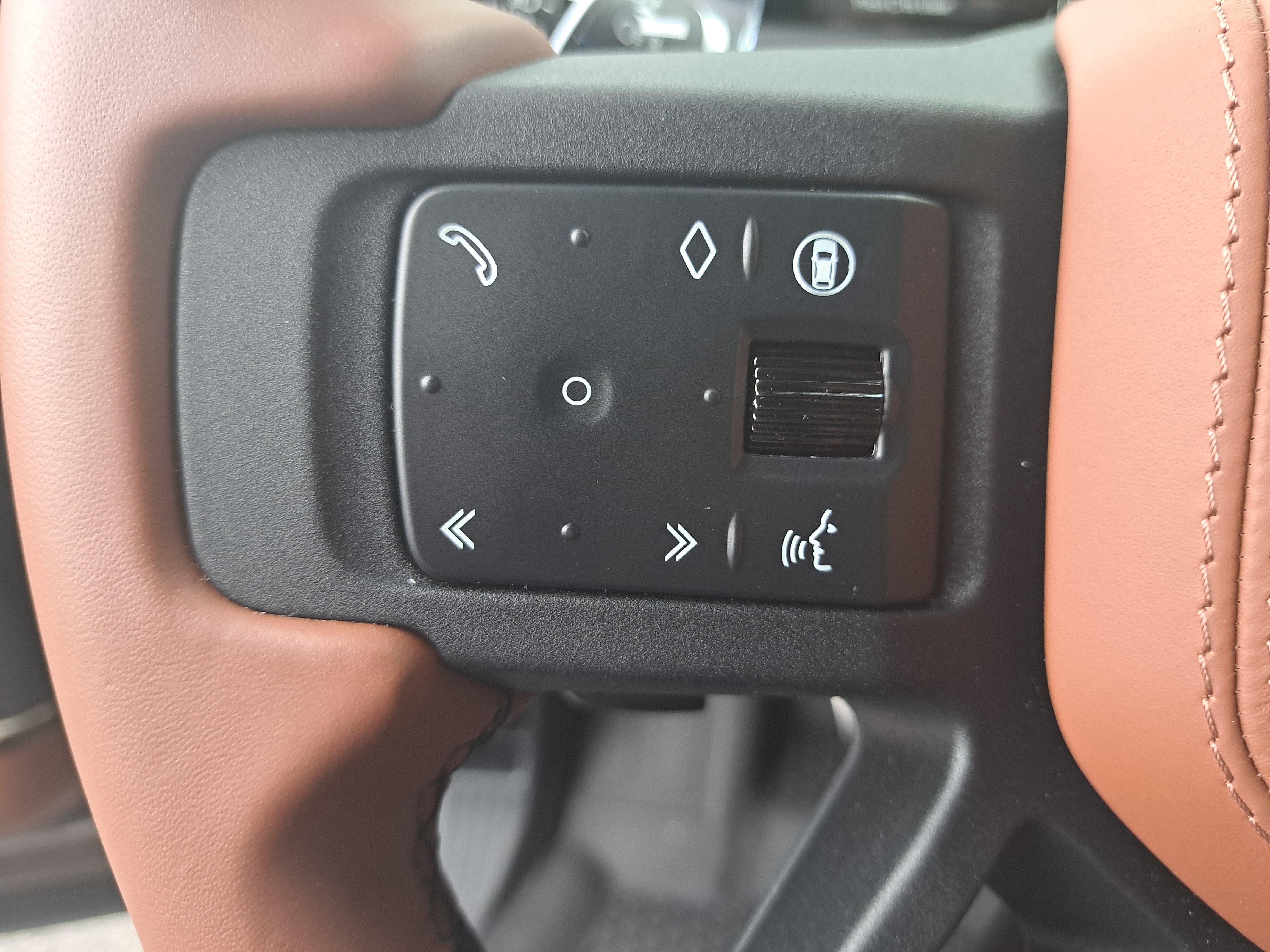 Used 2025 Land Rover Defender 110 AWD/4WD image 16