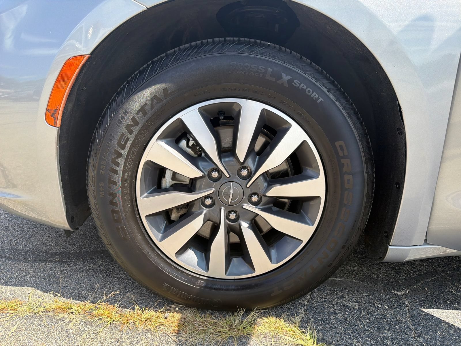 Used 2021 Chrysler Pacifica Touring-L FWD image 28
