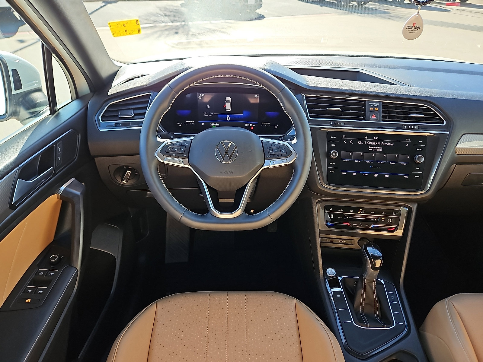 Certified 2022 Volkswagen Tiguan SE image 6