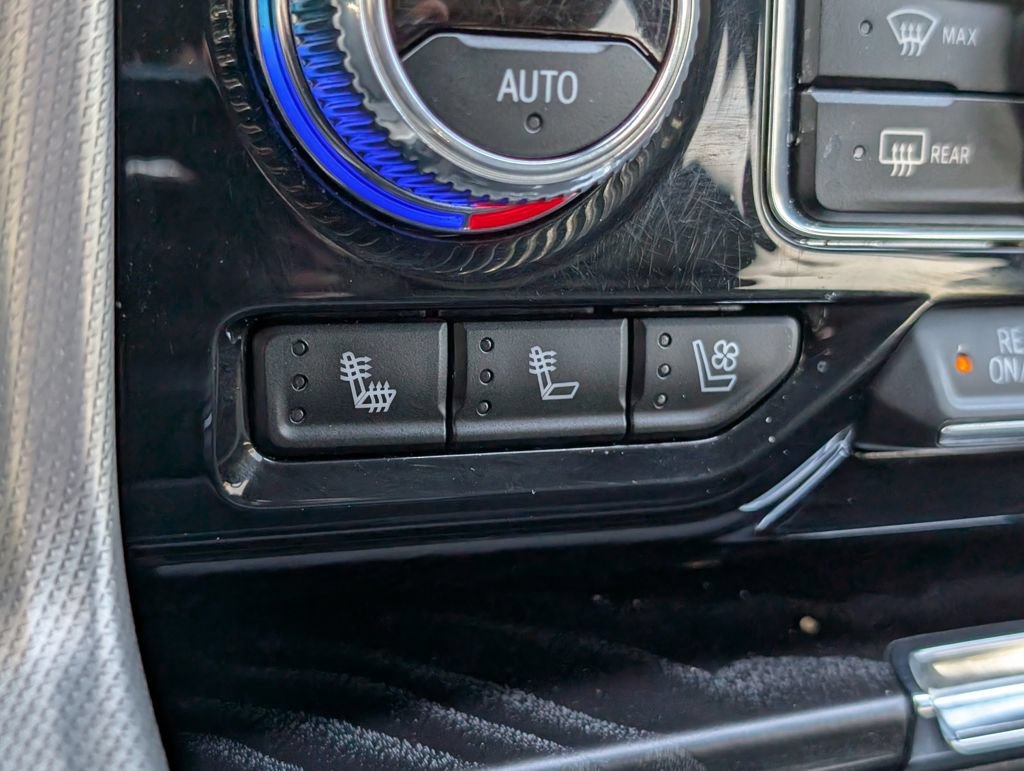 Used 2023 GMC Yukon Denali w/ Advanced Technology Package AWD/4WD image 16