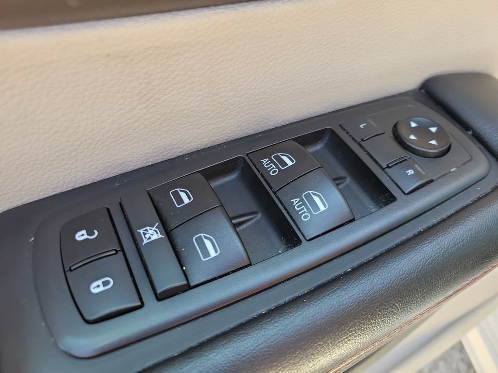 Used 2019 Chrysler Pacifica Touring-L FWD image 18