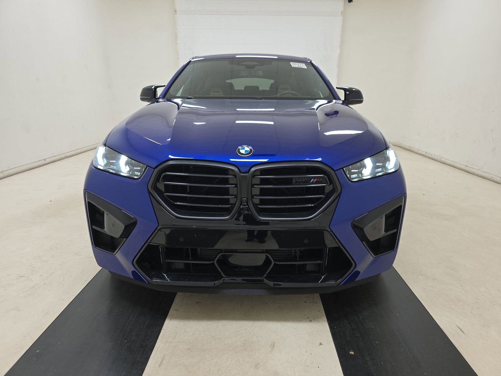 Used 2025 BMW X6 M Competition w/ Executive Package image 3