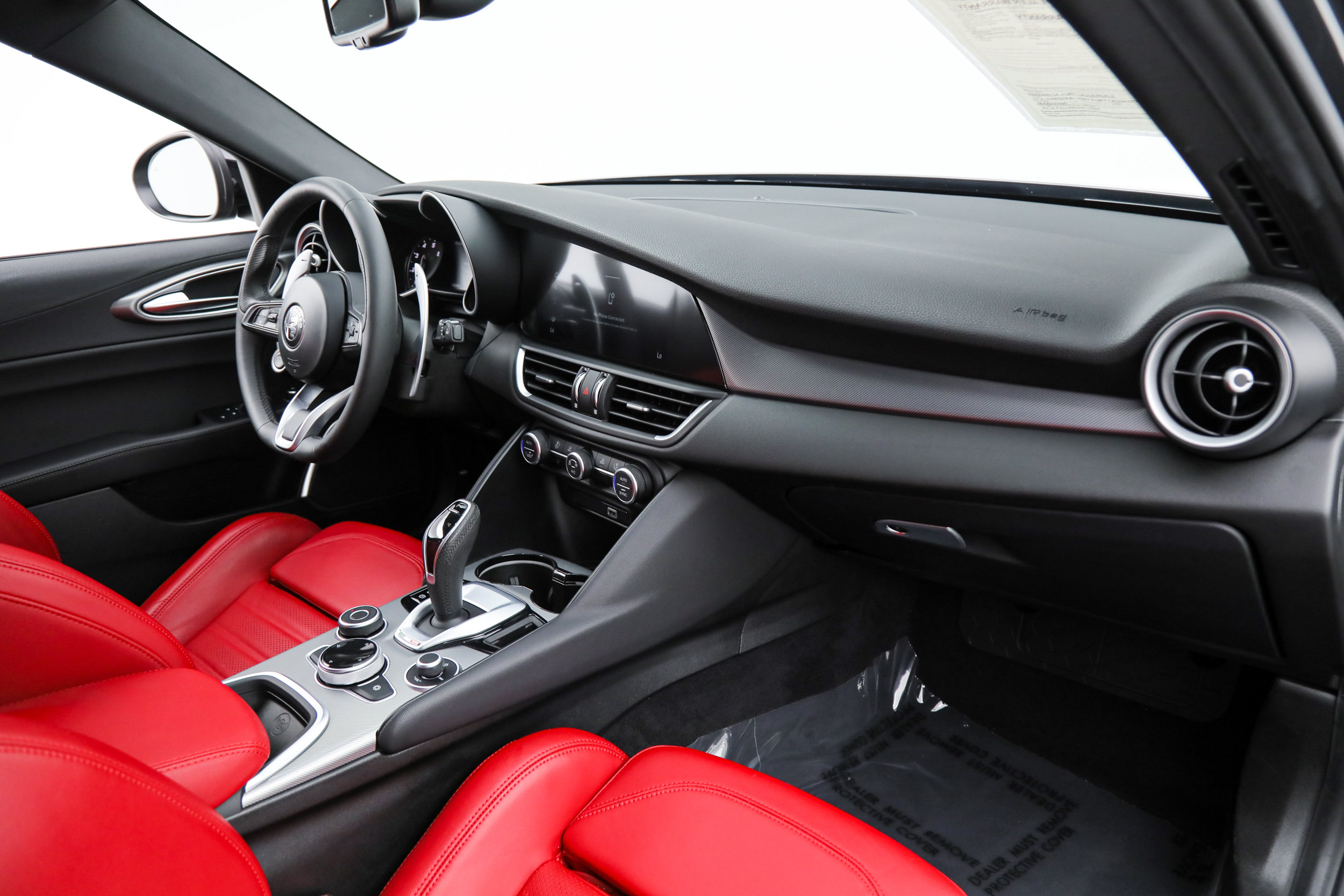 Used 2023 Alfa Romeo Giulia Veloce RWD image 10