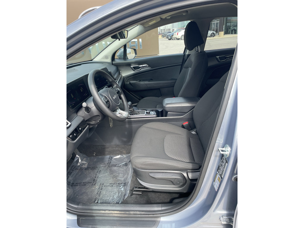 Used 2025 Kia Sportage LX image 12