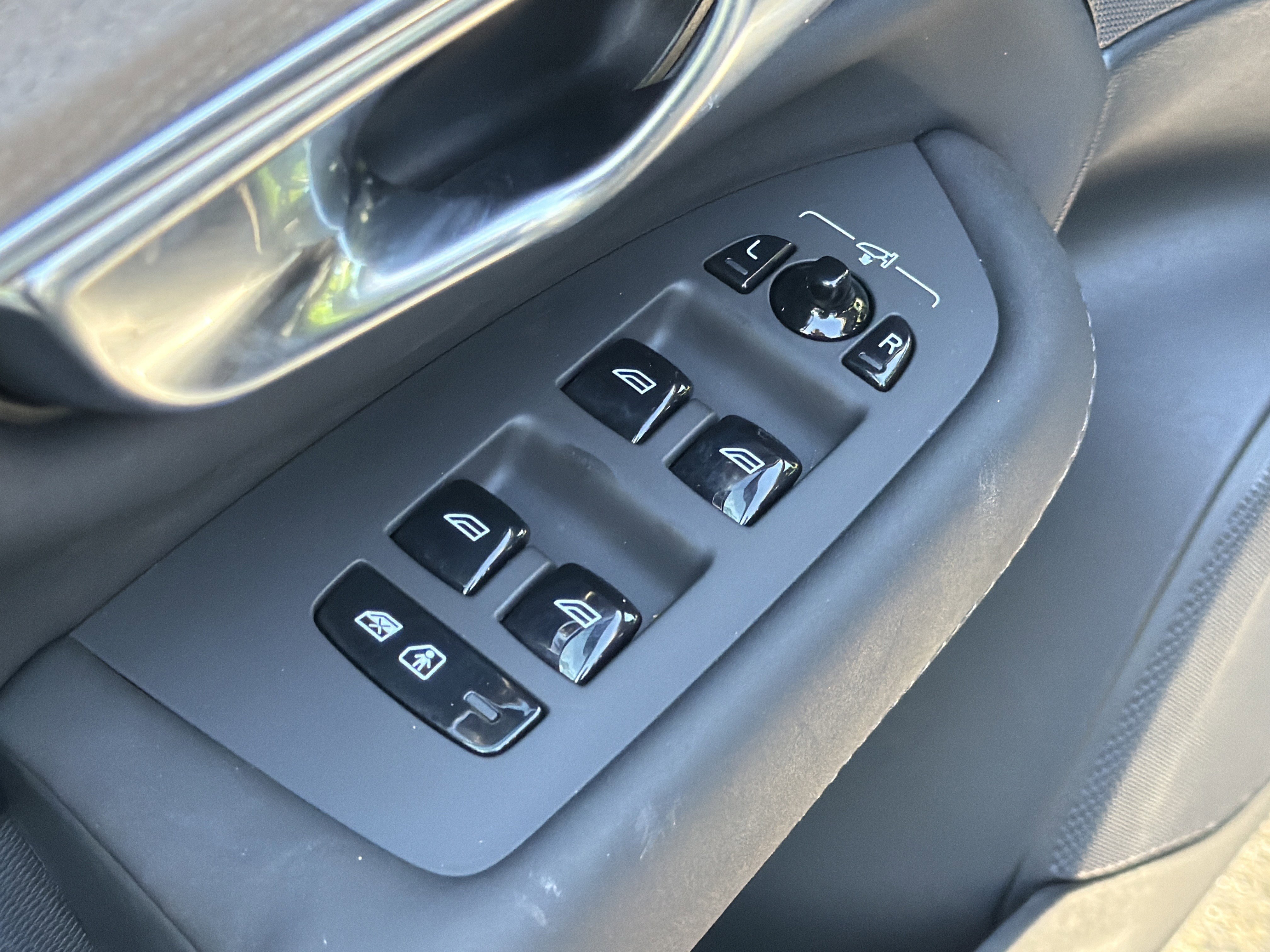 Certified 2025 Volvo XC90 B5 Plus AWD/4WD image 15