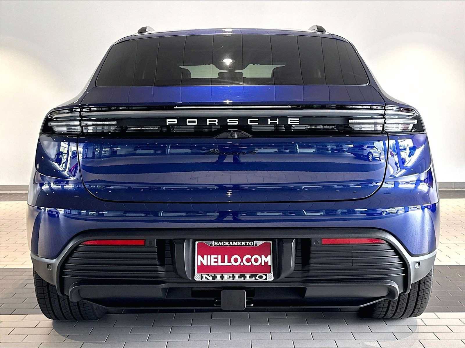 Used 2026 Porsche Macan 4 Electric AWD/4WD image 9