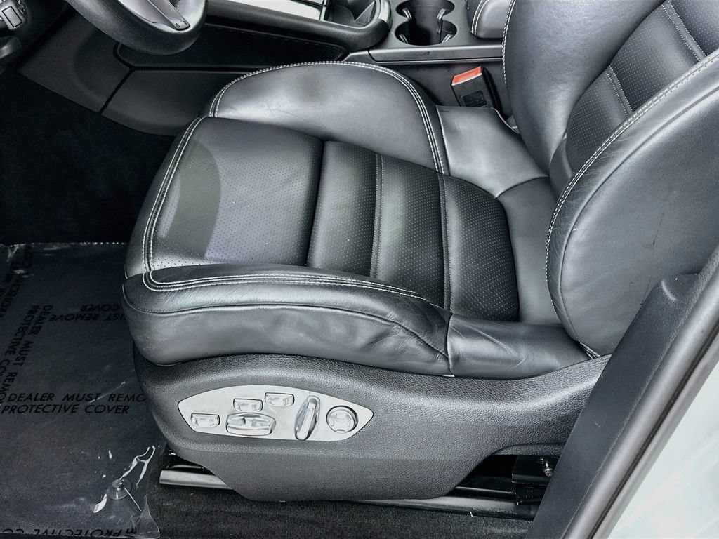 Certified 2024 Porsche Macan Turbo AWD/4WD image 21