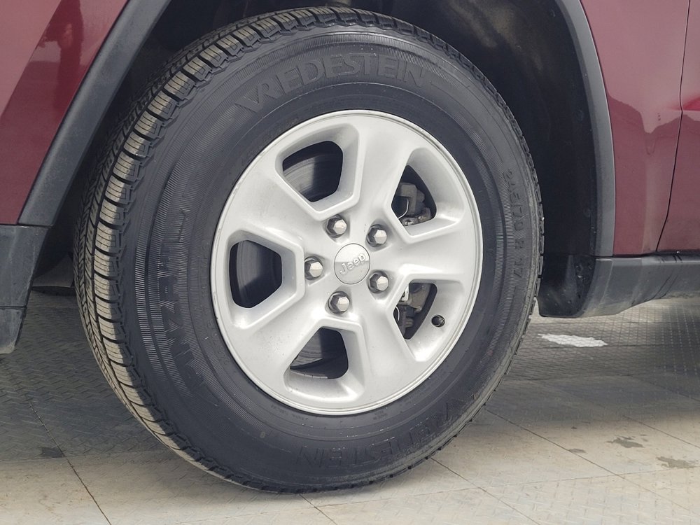 Used 2017 Jeep Grand Cherokee Laredo w/ Quick Order Package 23E image 31