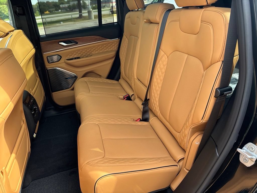 New 2027 Jeep Grand Cherokee Summit AWD/4WD image 19