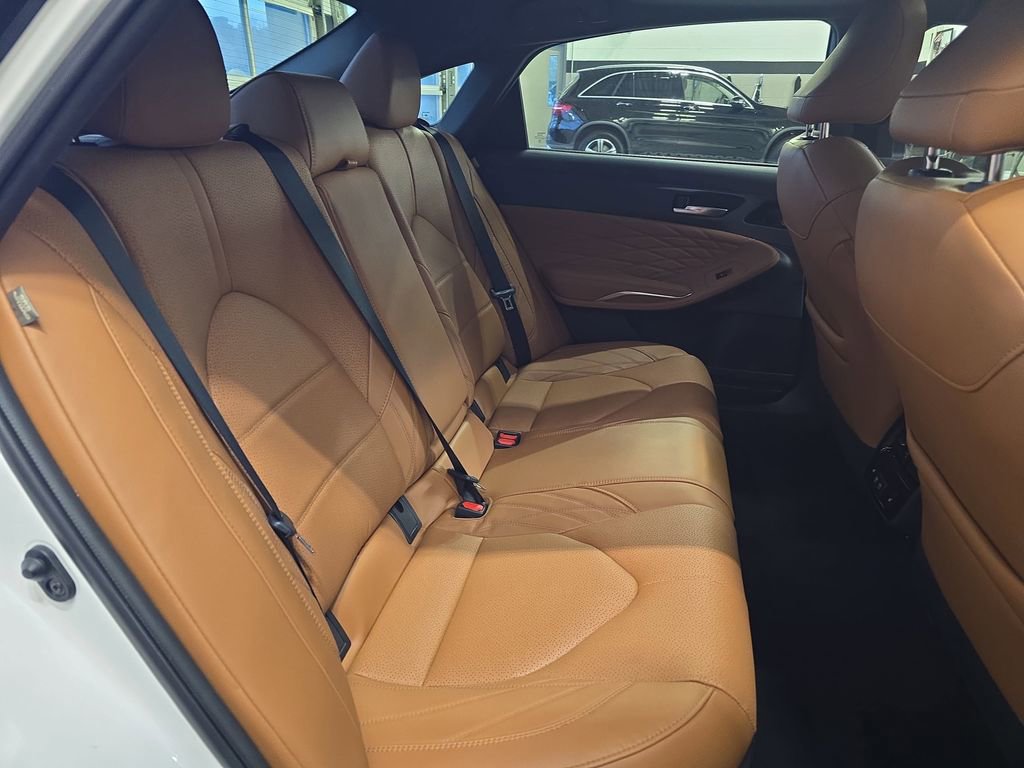 Used 2020 Toyota Avalon Limited image 12