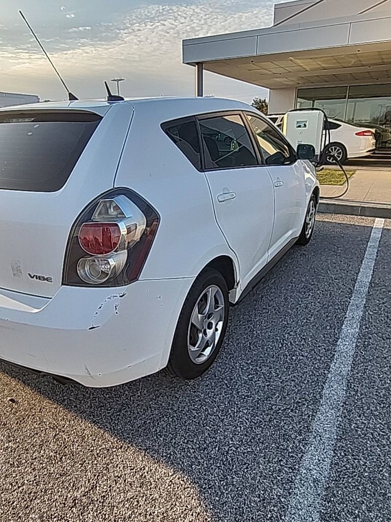 Used 2010 Pontiac Vibe w/ Preferred Package FWD image 6